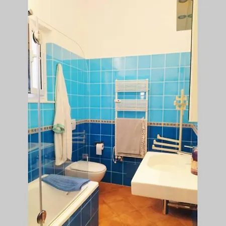 Casaviva - Beautiful Bilo With Shared Pool In Nervi Genua